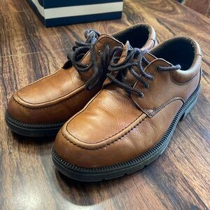 Excellent tan dockers mens 9.5 med  barely worn